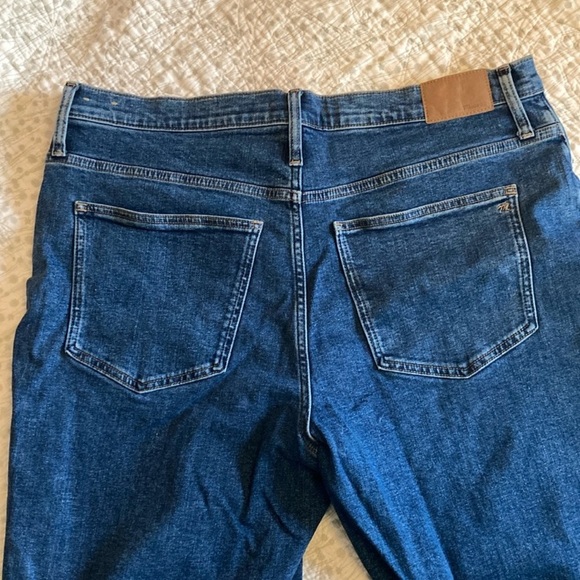 Madewell Perfect Vintage Straight Jean: InstaCozy Edition size 33 but run large - Picture 4 of 11